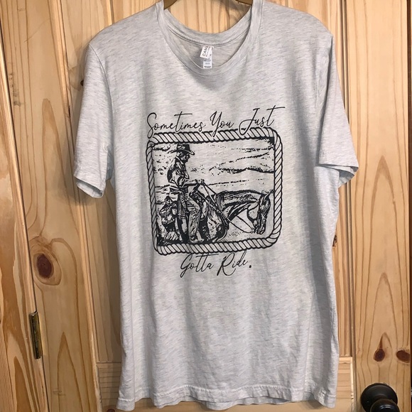 Bella Canvas Tops - Western Gray T Shirt Size Large